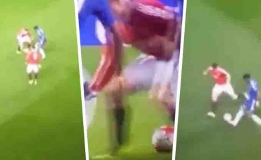Mbrojtësi më i mirë i Unitedit poshtërohet nga lojtarët e rinj të Chelseat (Video)