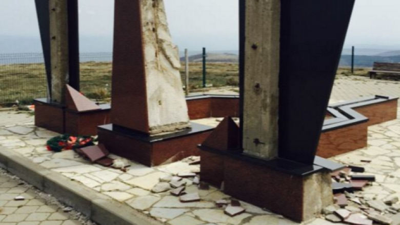 Në Kaçanoll shkatërrohen varrezat e luftëtarëve të UÇK-së (Foto)