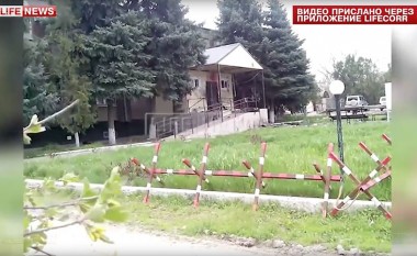 Dy kamikazë vriten gjatë sulmit mbi një stacion policor në Rusi (Foto/Video)