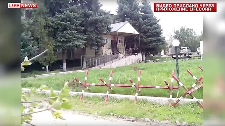 Dy kamikazë vriten gjatë sulmit mbi një stacion policor në Rusi (Foto/Video)