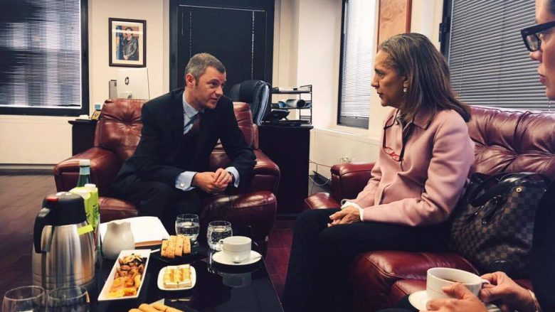 Për konsullatën e Kosovës në New York, Jahjaga ende është Presidente (Foto)