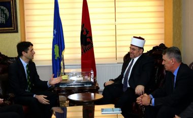 Ministri Murati dhe myftiu Tërnava bisedojnë për mësimin shqip në diasporë