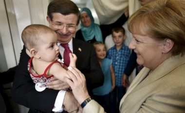 Mediat turke akuzojnë Merkelin e po e shfrytëzon Turqinë për qëllimet e saj (Video)