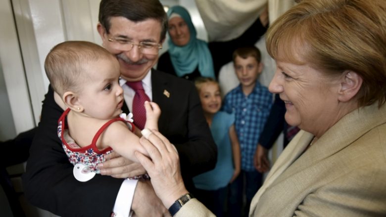 Mediat turke akuzojnë Merkelin e po e shfrytëzon Turqinë për qëllimet e saj (Video)
