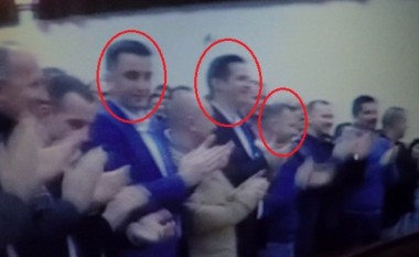 Ministrat e Mustafës vazhdojnë t’i duartrokasin thirrjes “Kosova është zemra e Serbisë” (Video)