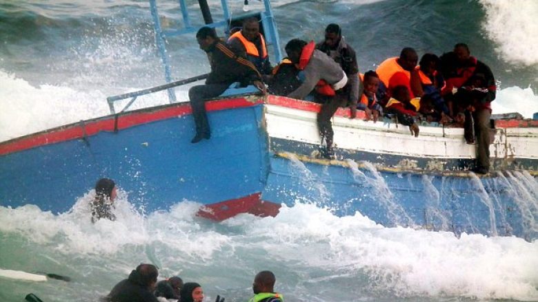 Tragjedi në Mesdhe, mbyten 400 emigrantë të nisur nga Egjipti (Video)