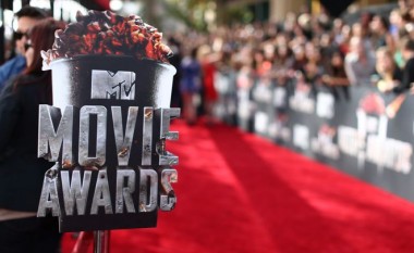 Momentet seksi, skandaloze dhe të paharruara në ‘MTV Movie Awards 2016’