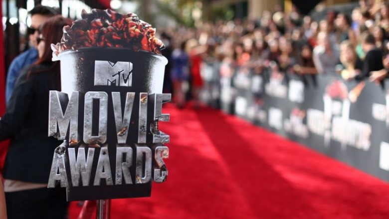 Momentet seksi, skandaloze dhe të paharruara në ‘MTV Movie Awards 2016’