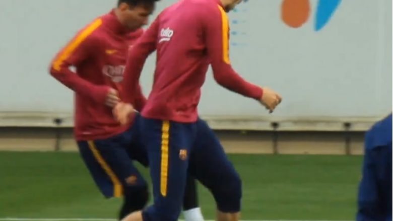 Messi show në stërvitje, shikoni se çfarë i bën Piques (Video)