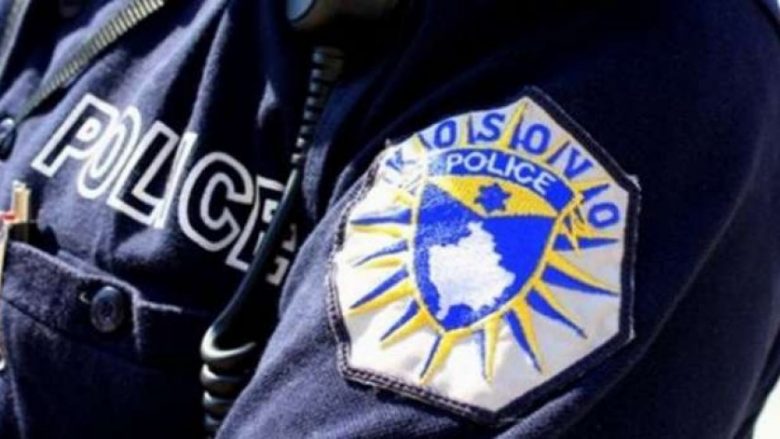 Prizren, arrestohen tre persona dhe konfiskohen dy armë
