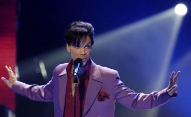 Këngëtari i famshëm dërgohet me urgjencë në spital
