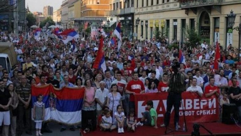 Opozita serbe proteston kundër vjedhjeve gjatë votimeve