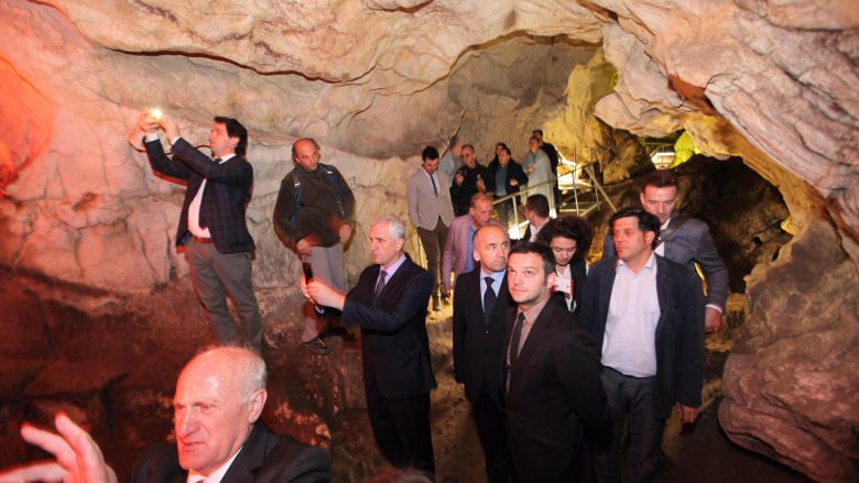 Përurohet restaurimi i Shpellës së Radavcit (Foto)