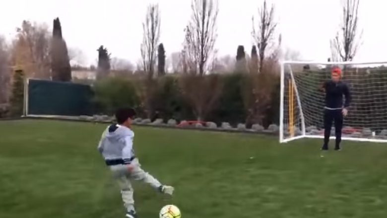 Ronaldo nuk e ‘fal’ as djalin e tij (Video)