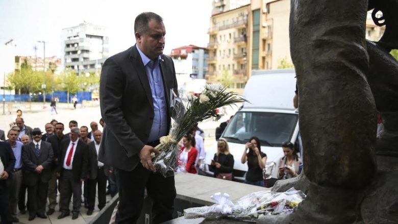 Shpend Ahmeti kërkon që kompetencat për mirëmbajtjen e shtatoreve t’i kalojnë komunës