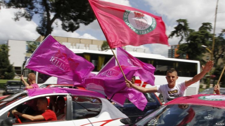 Referendumi, socialistët festojnë me fishekzjarre