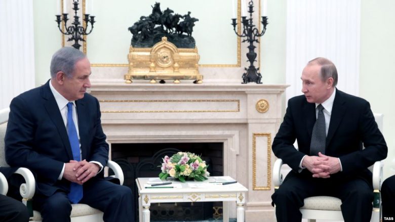 Netanyahu dhe Putin diskutojnë për bashkëpunimin ushtarak