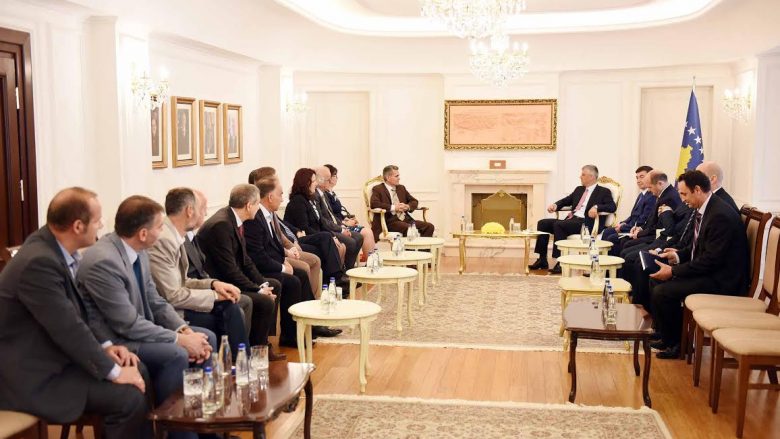Presidenti Thaçi i ofron përkrahje rektorit dhe dekanëve të rinj