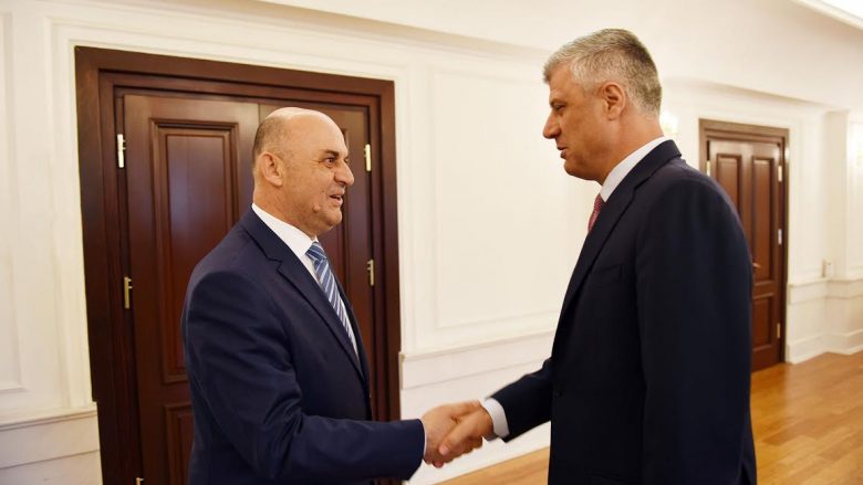 Thaçi takoi kryetarin e Ulqinit, popullsia shqiptare urë e rëndësishme mes dy shteteve