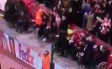 Mrekulli në Liverpool? Tifozët në karroce me rrota ngritën në këmbë (Video)