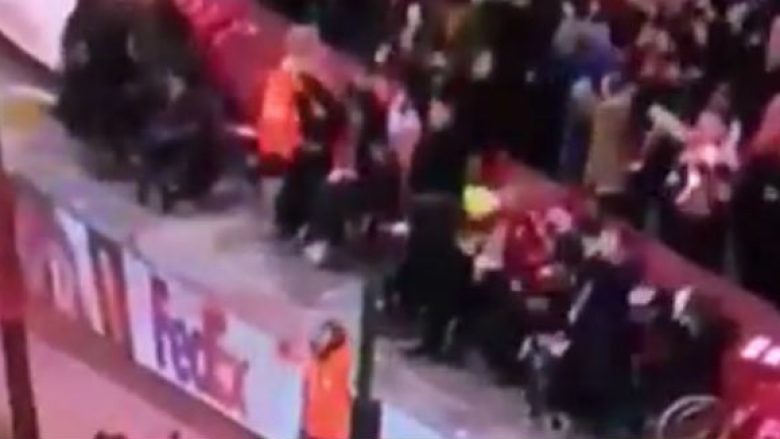 Mrekulli në Liverpool? Tifozët në karroce me rrota ngritën në këmbë (Video)