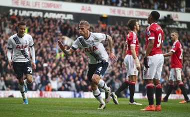 Duke shokuar Unitedin, Tottenhami mbetet në garë për titull (Video)