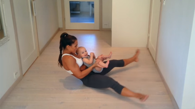 Ushtrimet me beben: Trajnim për super-mamatë (video)