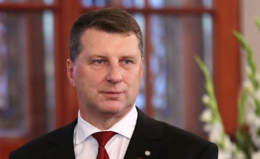 Presidenti i Letonisë uron Presidentin Thaçi