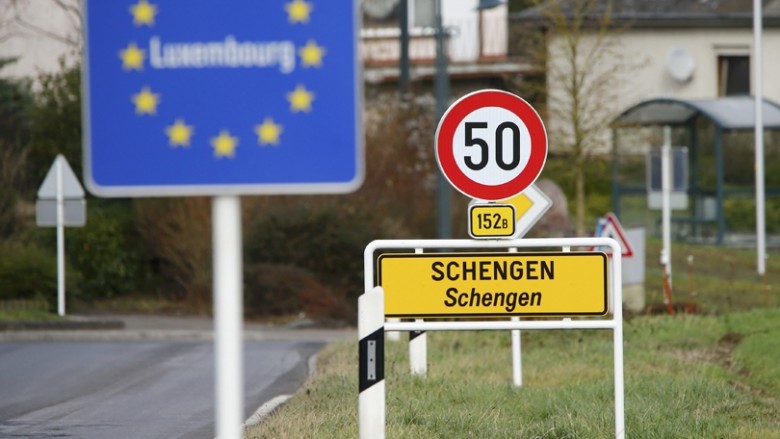 Deri në sa vite mund të ndalohet lëvizja në zonën Schengen nëse punohet në ‘të zezën’?