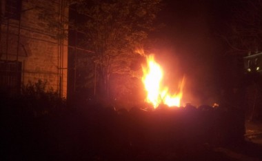 Zjarr pranë Xhamisë së Çarshisë (Foto)