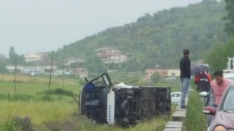 Përmbyset autobusi me 60 studentë shqiptarë (Video)