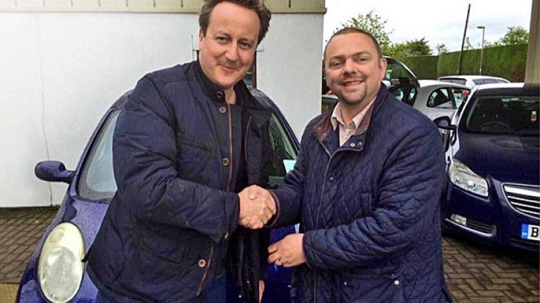 Shembull për tu ndjekur: Kryeministri britanik blen veturë të përdorur për gruan e tij (Foto/Video)