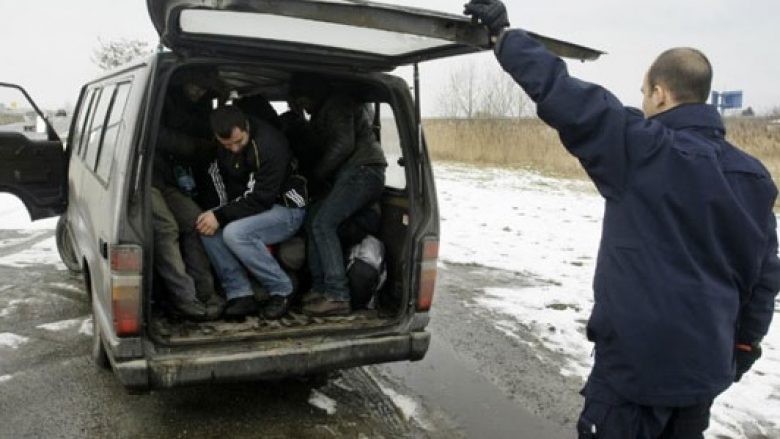 Gjenden 14 emigrantë në autostradën Gjevgejli – Demir Kapi