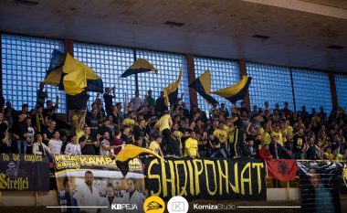 Atmosferë impozante në Karagaç, gati për ndeshjen e madhe (Video)
