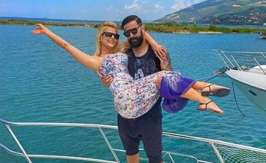 Marina i përgjigjet urimit romantik të Getit (Foto)