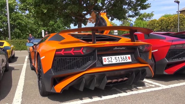 Lamborghini që nxjerrë flakë të kaltra (Video)