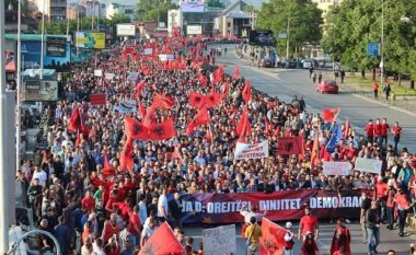 Protesta shqiptare e 9 Majit në Shkup minut pas minute (Foto/Video live)