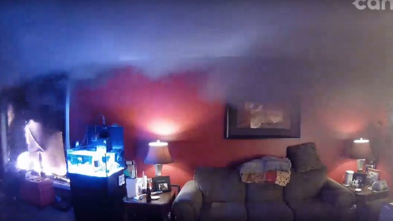 Rrëqethëse: Pronarët e shikojnë se si u digjet shtëpia, përmes webcam-it (Video)