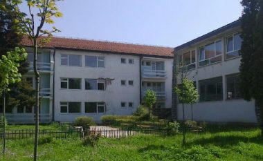 Mbyllet konvikti në Gjakovë pas helmimit të nxënësve