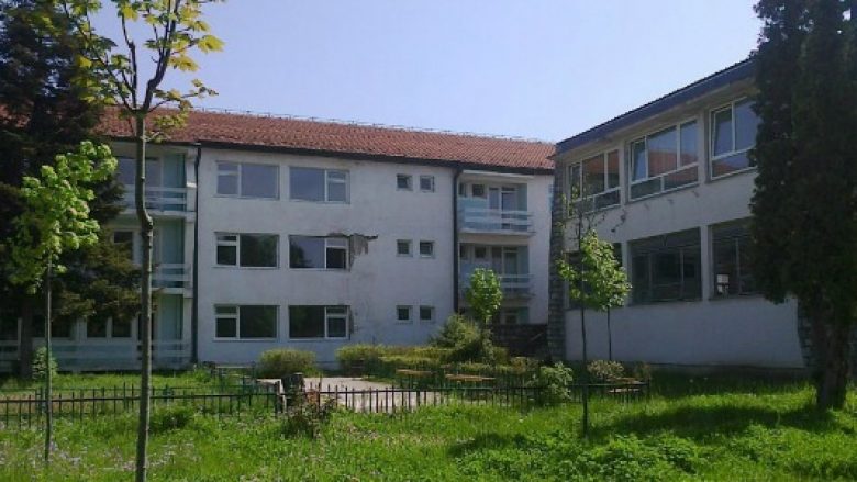 Mbyllet konvikti në Gjakovë pas helmimit të nxënësve