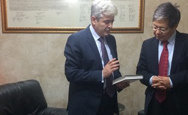 Ali Ahmeti pret në takim ambasadorin kinez, Zhenshun