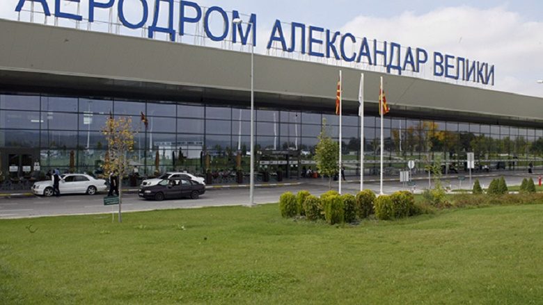 E harroi celularin në aeroplan, ndalohet për disa minuta puna e aeroportit të Shkupit