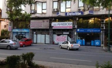 Shkupi gdhin me pllakate kundër “Revolucionit laraman”