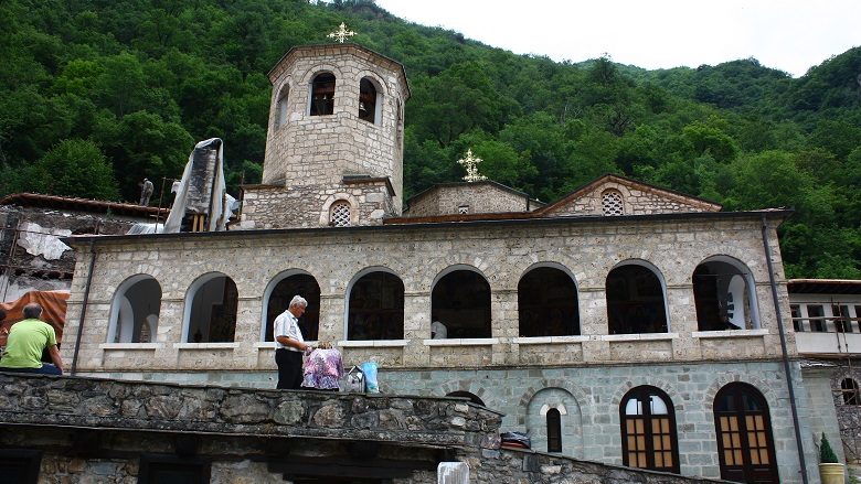 Restaurohet ungjilli më i vjetër në manastirin Bigorski