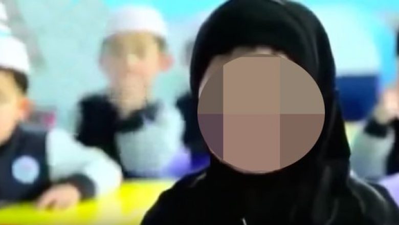 Vajza kineze reciton pjesë nga Kurani, Qeveria thotë se ky akt dëmton shëndetin mental (Video)