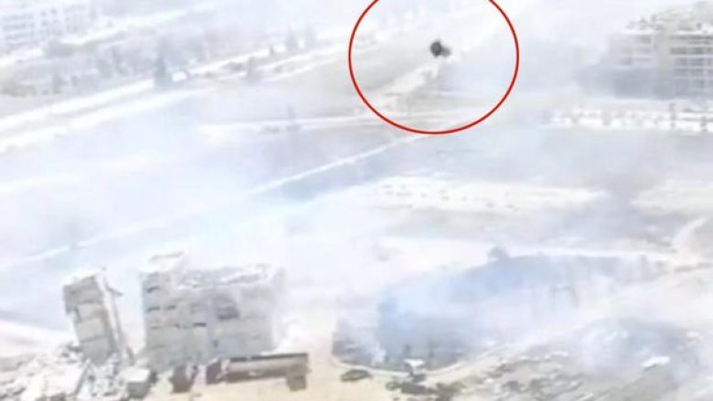 Shikoni momentin kur droni për pak sa nuk goditet nga raketa e rebelëve sirianë (Video)