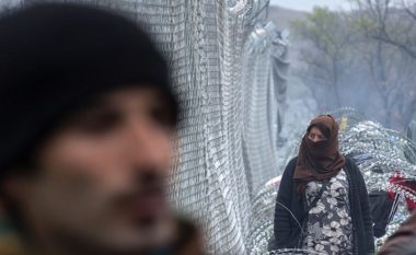 Emigrantët në Maqedoni ‘bllokojnë’ hekurudhat