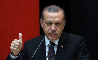 Erdogan: Turqia po përgatitet për të spastruar kufirin sirian nga prania e ISIS-it