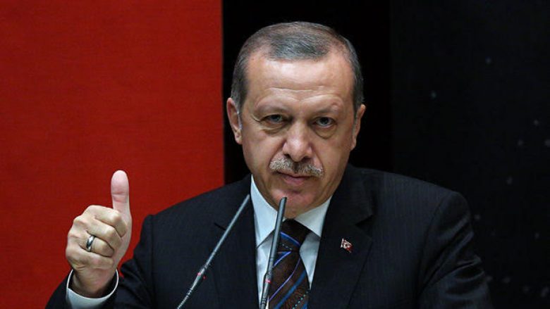 Erdogan: Turqia po përgatitet për të spastruar kufirin sirian nga prania e ISIS-it