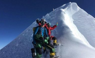 Pas tragjedive, në malin Everest ngjiten 3 alpinistët e parë të huaj